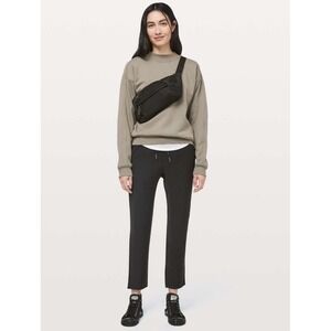 Lululemon On The Fly Woven 27" Pant Black Athleisure Size 2 Travel Pants